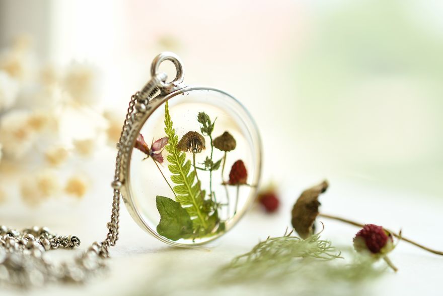 I Preserve Flowers In Resin