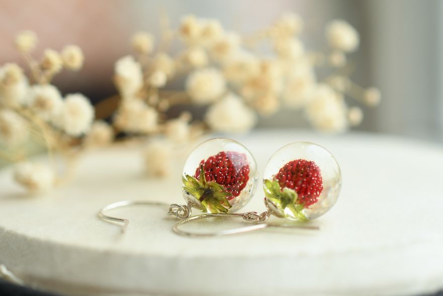 I Preserve Flowers In Resin