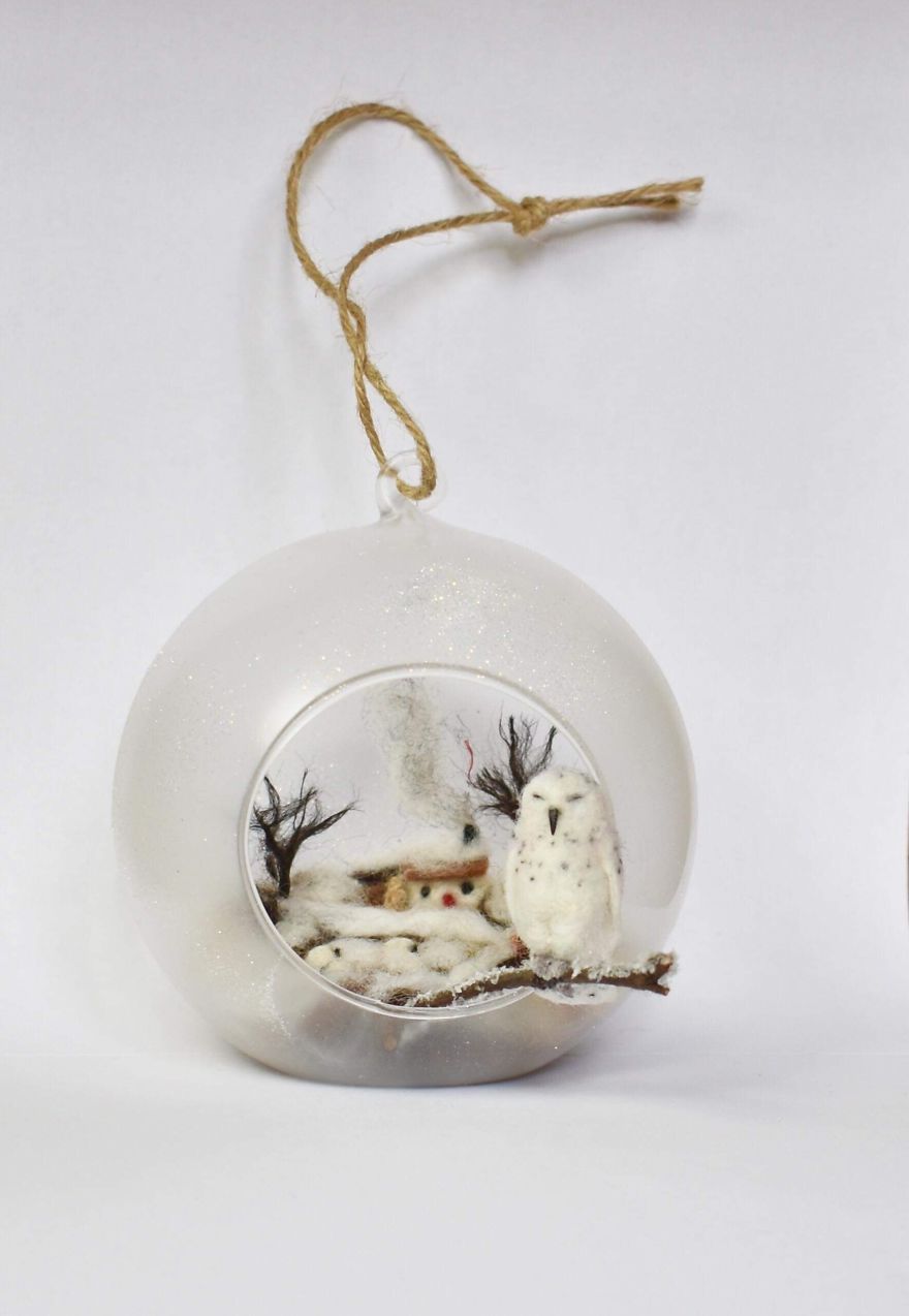 I Transform Ordinary Glass Baubles By Needle Felting Tiny Animal Scenes Into Them