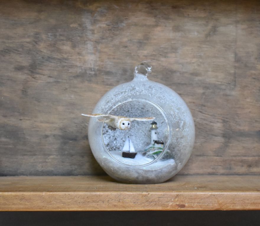 I Transform Ordinary Glass Baubles By Needle Felting Tiny Animal Scenes Into Them