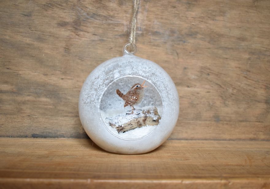 I Transform Ordinary Glass Baubles By Needle Felting Tiny Animal Scenes Into Them