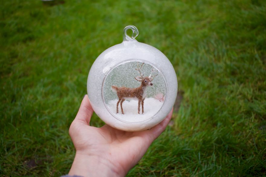 I Transform Ordinary Glass Baubles By Needle Felting Tiny Animal Scenes Into Them