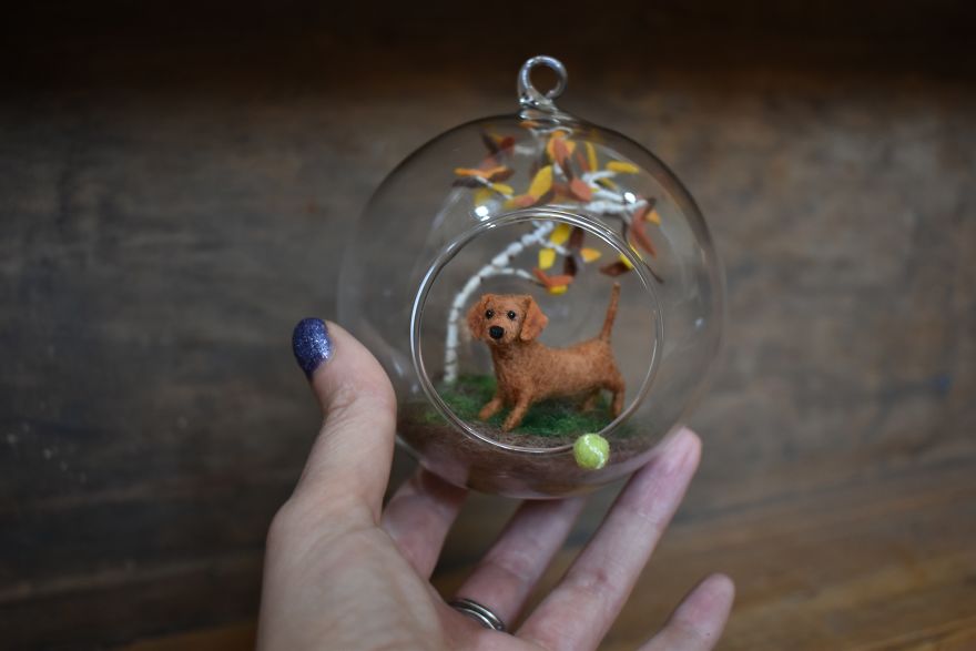 I Transform Ordinary Glass Baubles By Needle Felting Tiny Animal Scenes Into Them