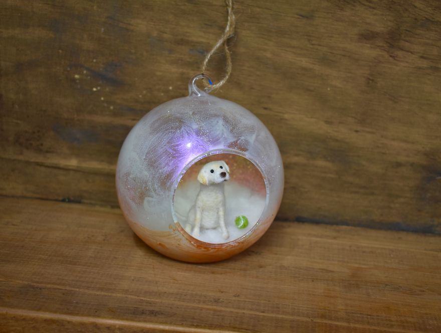 I Transform Ordinary Glass Baubles By Needle Felting Tiny Animal Scenes Into Them