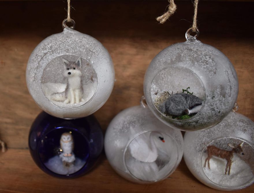 I Transform Ordinary Glass Baubles By Needle Felting Tiny Animal Scenes Into Them