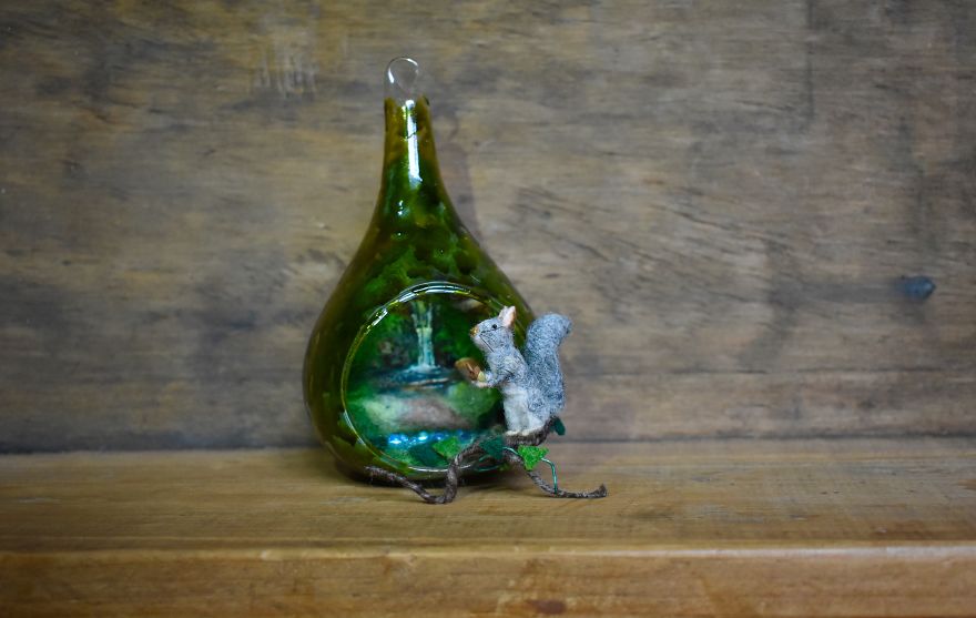 I Transform Ordinary Glass Baubles By Needle Felting Tiny Animal Scenes Into Them