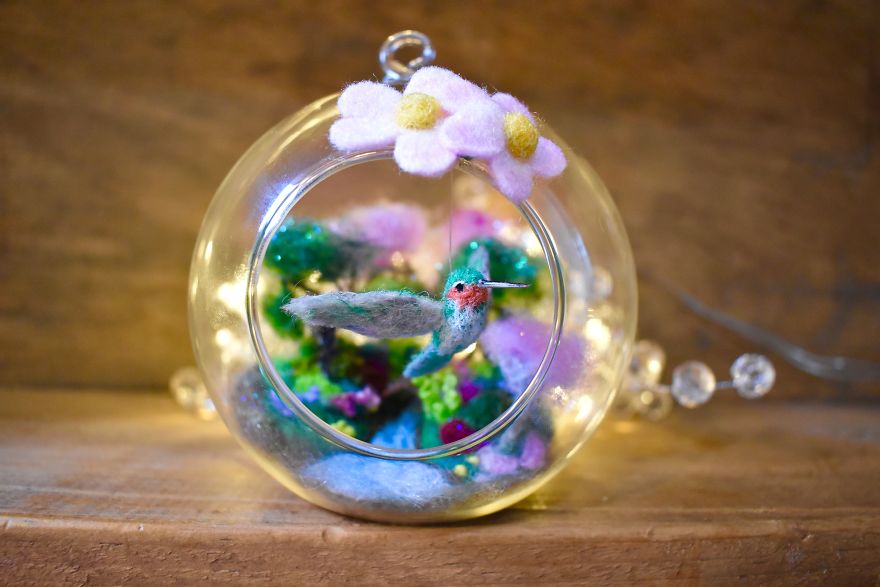 I Transform Ordinary Glass Baubles By Needle Felting Tiny Animal Scenes Into Them