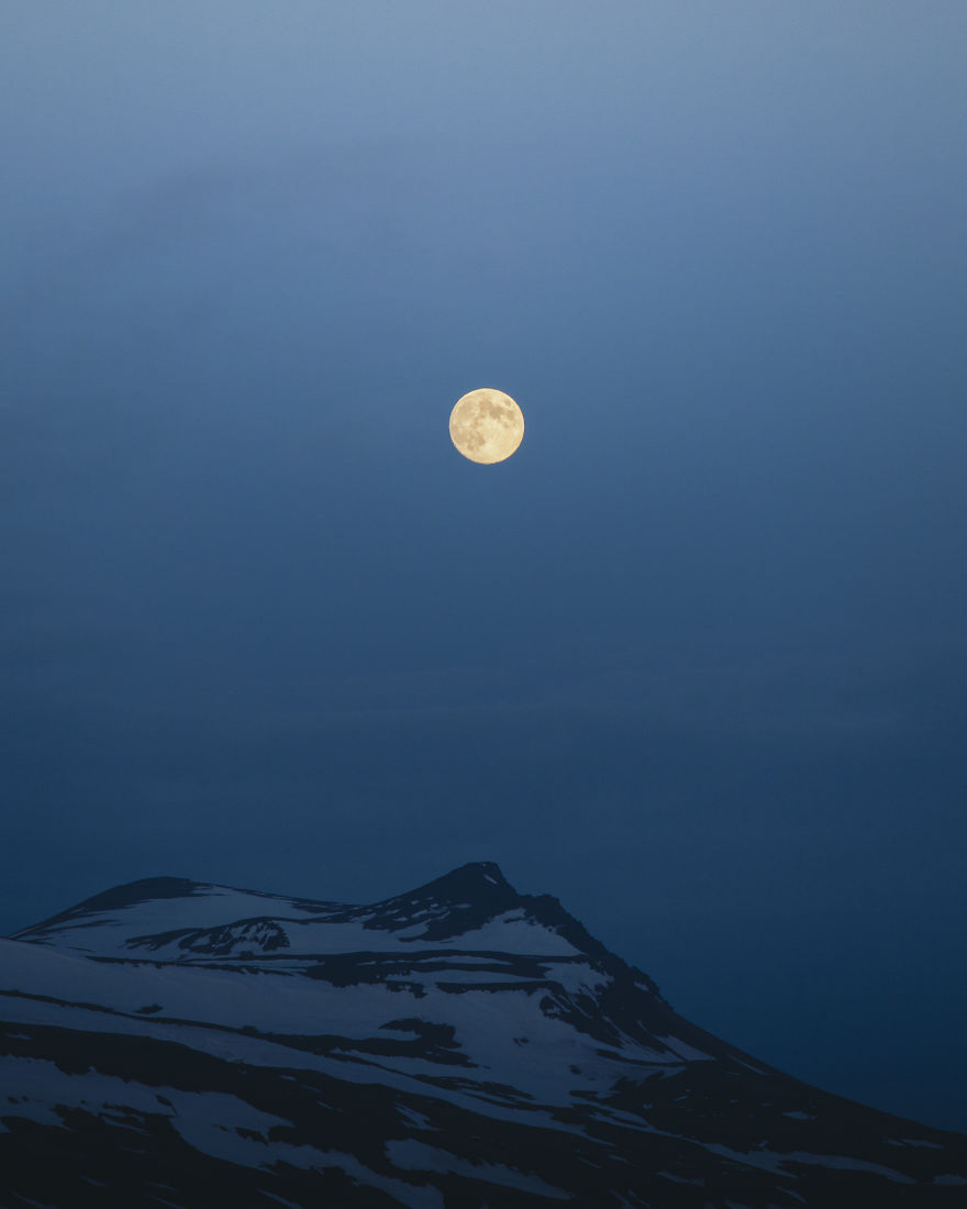 Perfect Moon During A White Night