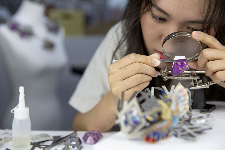 Our 26 Pics Of An Intricate Jewelry Series Made Almost Entirely From Paper Our 26 Pics Of An Intricate Jewelry Series Made Almost Entirely From Paper