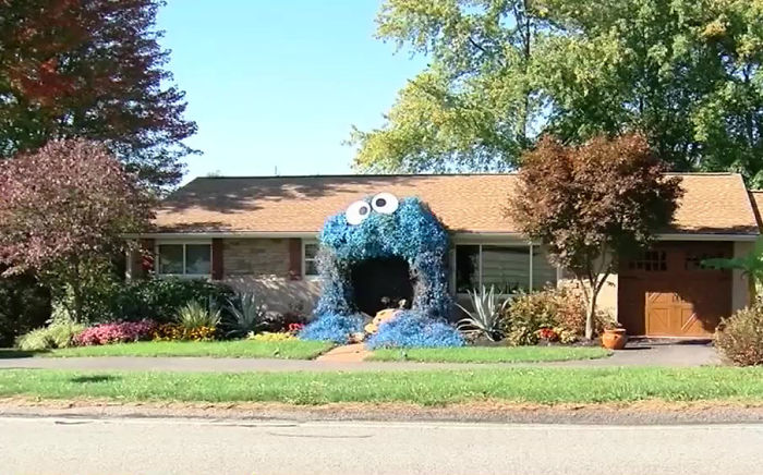 This Woman Turned Her Front Porch Into A Giant Cookie Monster For Halloween