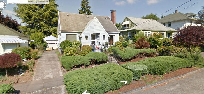 People-Share-Images-Of-Dead-Relatives-And-Pets-Found-On-Streat-View