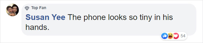 Someone Spots That Arnold Schwarzenegger Has The Funniest iPhone Case Someone Spots That Arnold Schwarzenegger Has The Funniest iPhone Case