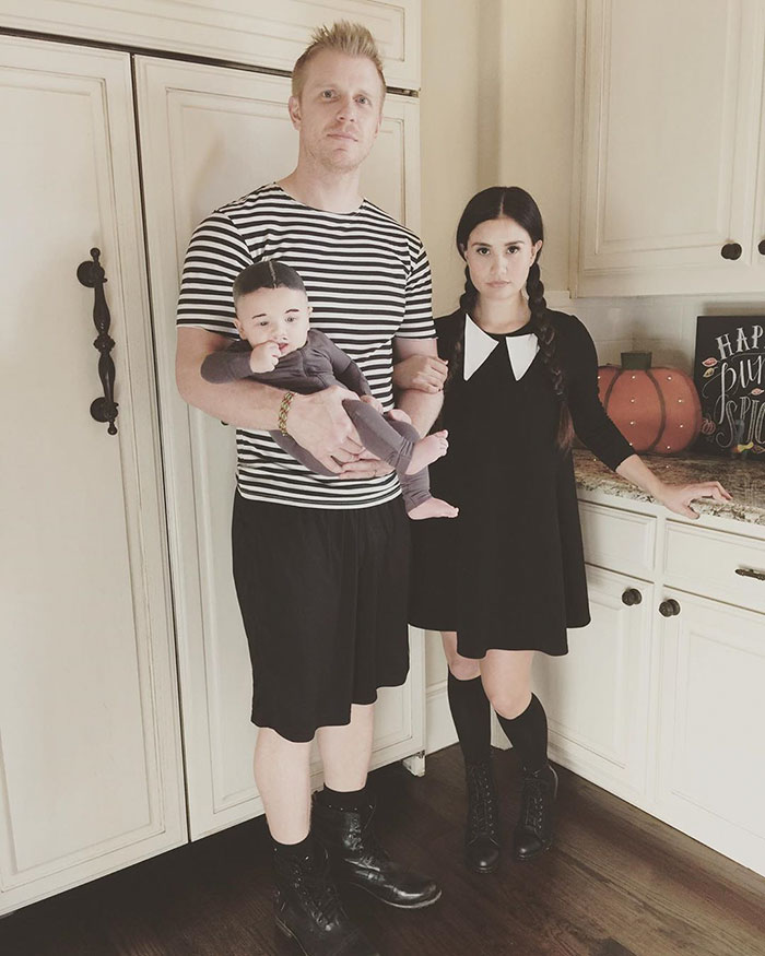 Sean Lowe And His Family Dressed As The Addams Family Sean Lowe And His Family Dressed As The Addams Family