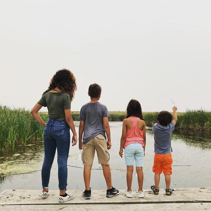 Dad Takes Photos Of Himself And His Daughter Sitting On The Couch Since 2007, He Looks Better In Each One Dad Takes Photos Of Himself And His Daughter Sitting On The Couch Since 2007, He Looks Better In Each One