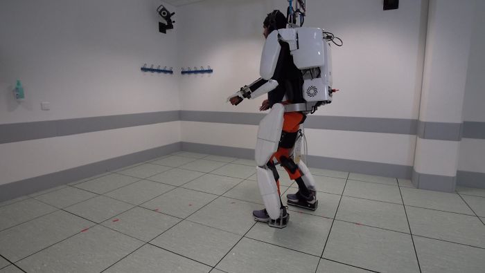 This Man Who Was Paralyzed For 4 Years Can Finally Walk Again With A Mind-Controlled Exoskeleton This Man Who Was Paralyzed For 4 Years Can Finally Walk Again With A Mind-Controlled Exoskeleton