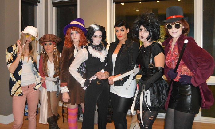 Every Year These Friends Dress Up As A Different Version Of The Same Celeb, And The Result Gets Better And Better