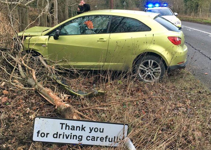 45 Times People Captured Hilariously Ironic Moments (New Pics)