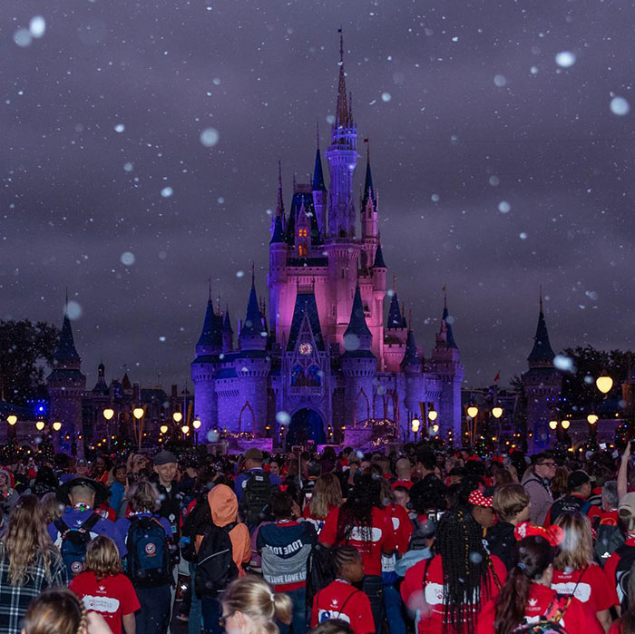 This Man Took Over 1,000 Children Of Fallen Soldiers To Disneyland Free Of Charge This Man Took Over 1,000 Children Of Fallen Soldiers To Disneyland Free Of Charge