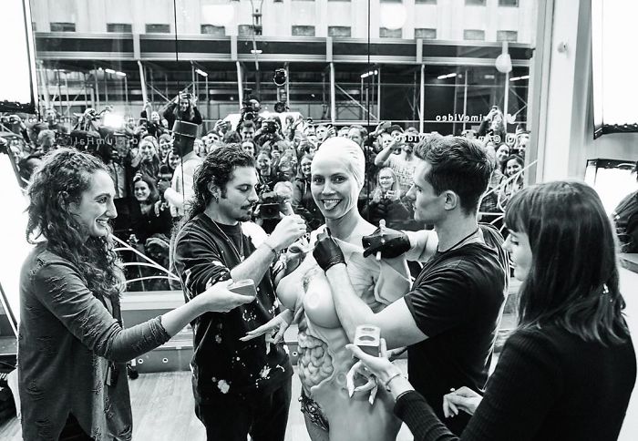 Heidi Klum Unveils This Year’s Costume, Proves She’s The Queen Of Halloween Once More Heidi Klum Unveils This Year’s Costume, Proves She’s The Queen Of Halloween Once More