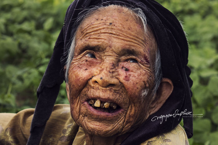 I Photographed Old Vietnamese Mothers