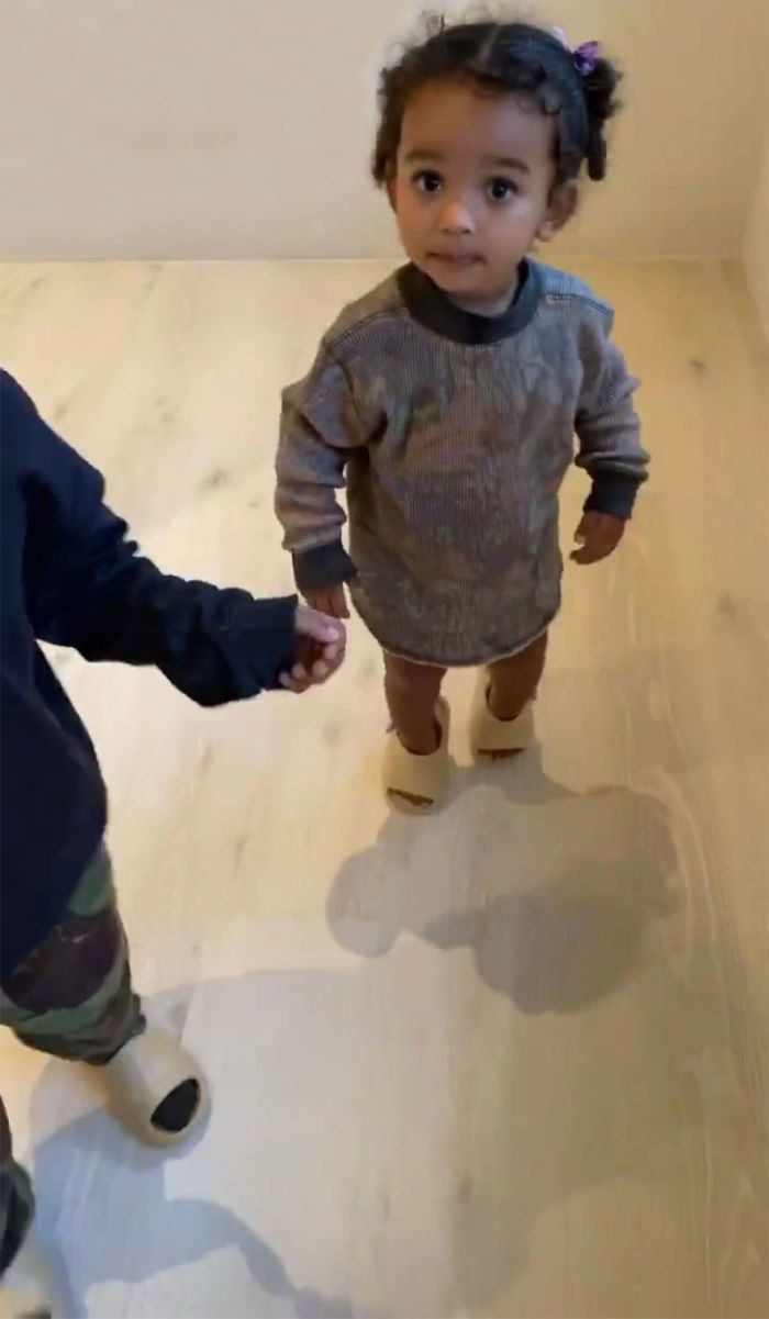 Snoop Dogg Laughs At Kanye West's Attempts At Fashion By Calling His New Slides 'Jail Slippers' Snoop Dogg Laughs At Kanye West's Attempts At Fashion By Calling His New Slides 'Jail Slippers'