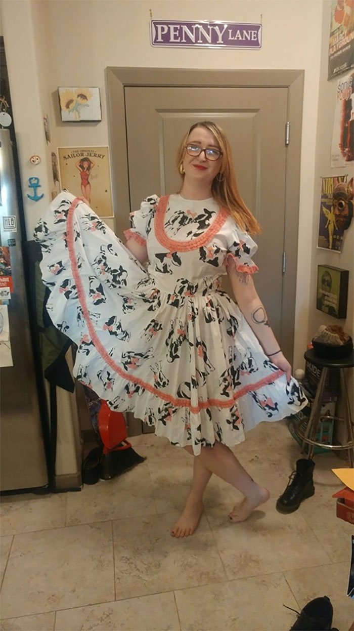 I Am Obsessed With Cows Of All Types. I Got A Call From My Friend Last Week Who Was Thrifting And She Said She Found Me Something Perfect. It Did Not Disappoint