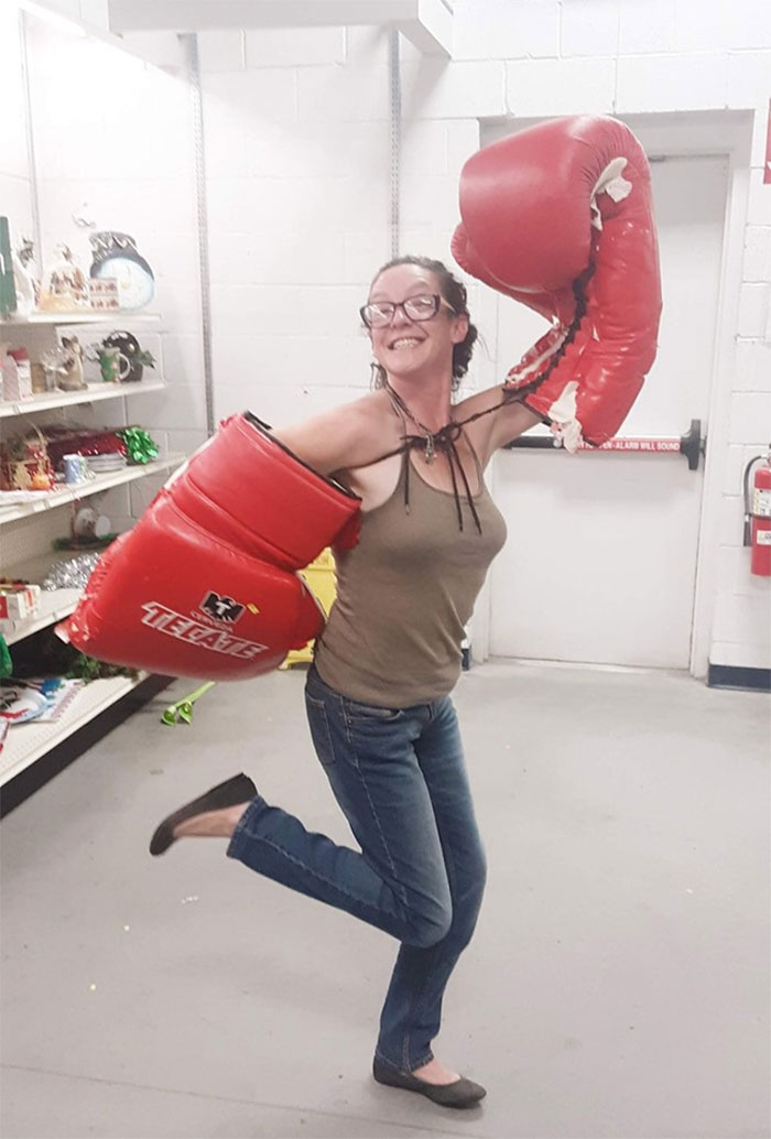 Standing In The Goodwill Aisle, Weighing In At 130lbs... It's Jeennifferrrr Leeewwwis! Embarrassing My Family And Making It Weird For Folks In Goodwill Since 1976