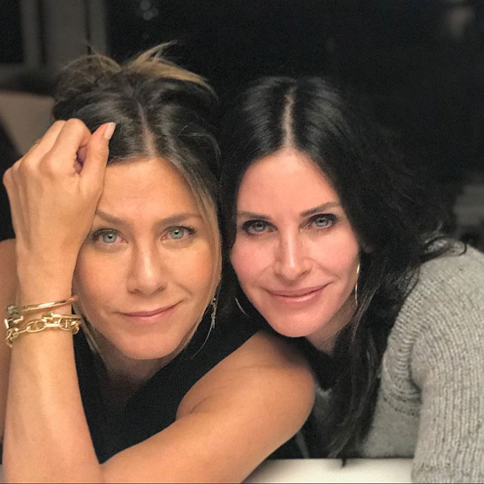 50 Y.O. Jennifer Aniston Joins Instagram For The First Time, Shares Friends Reunion Pic, Gets 6 Million Followers In A Day 50 Y.O. Jennifer Aniston Joins Instagram For The First Time, Shares Friends Reunion Pic, Gets 6 Million Followers In A Day