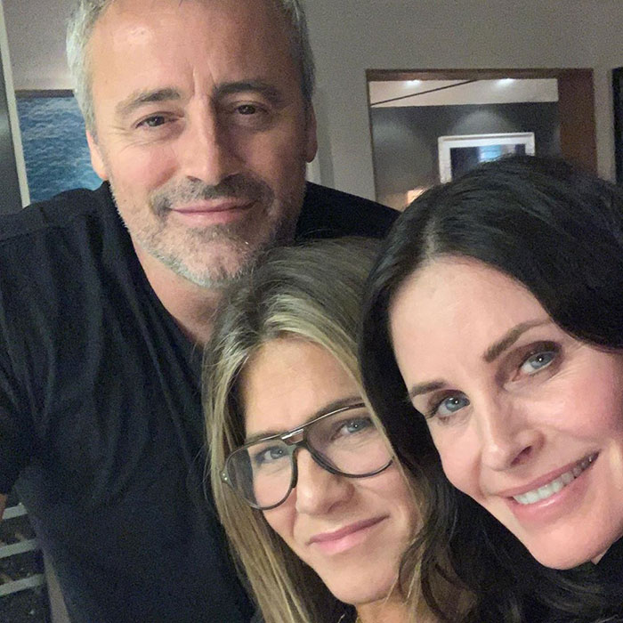 50 Y.O. Jennifer Aniston Joins Instagram For The First Time, Shares Friends Reunion Pic, Gets 6 Million Followers In A Day 50 Y.O. Jennifer Aniston Joins Instagram For The First Time, Shares Friends Reunion Pic, Gets 6 Million Followers In A Day