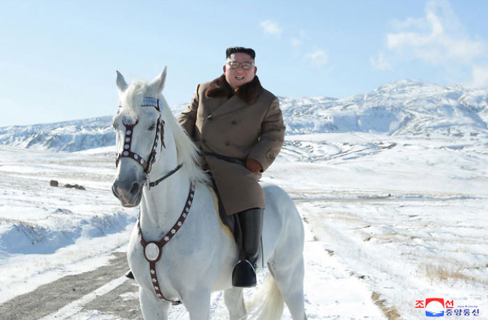 People Are Laughing At How Cute Kim Jong-Un's Legs Look In His Latest Supposed-To-Be-Epic Photo Shoot People Are Laughing At How Cute Kim Jong-Un's Legs Look In His Latest Supposed-To-Be-Epic Photo Shoot