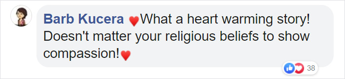 This Football Player’s Hijab Slipped Off So The Opposing Team Came To The Rescue This Football Player’s Hijab Slipped Off So The Opposing Team Came To The Rescue