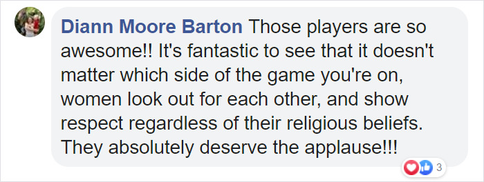 This Football Player’s Hijab Slipped Off So The Opposing Team Came To The Rescue This Football Player’s Hijab Slipped Off So The Opposing Team Came To The Rescue