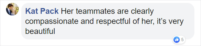 This Football Player’s Hijab Slipped Off So The Opposing Team Came To The Rescue This Football Player’s Hijab Slipped Off So The Opposing Team Came To The Rescue
