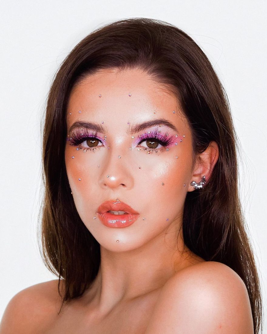 Makeup-Artists-Sisters-Charlotte-Abby-Roberts-