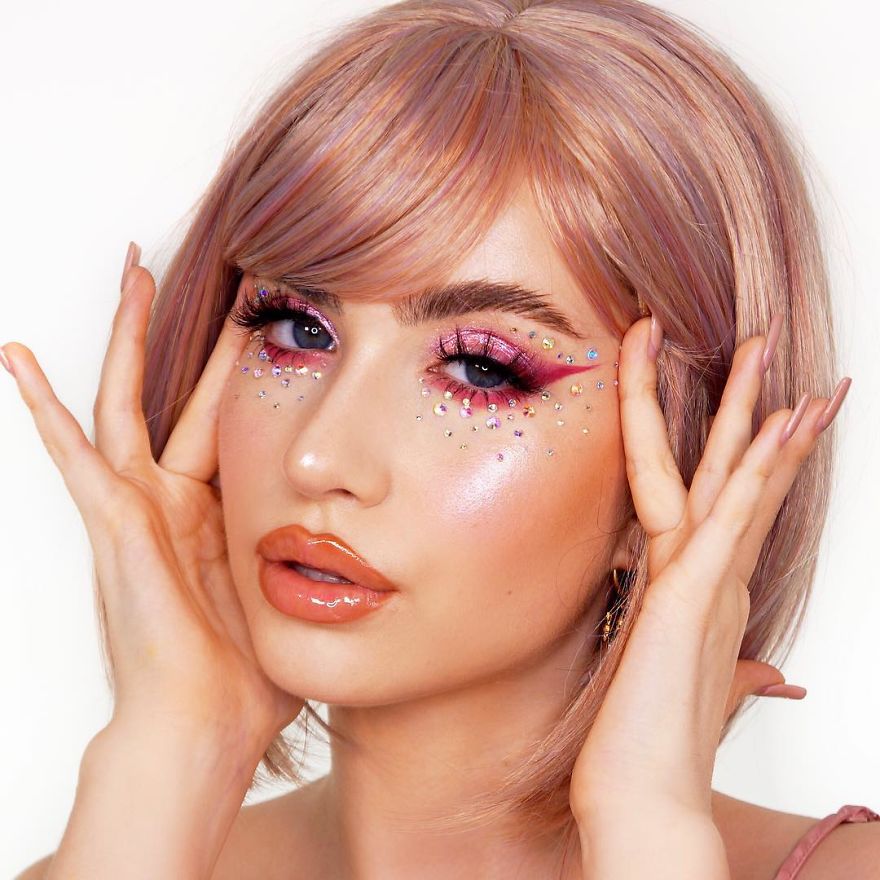 Makeup-Artists-Sisters-Charlotte-Abby-Roberts-