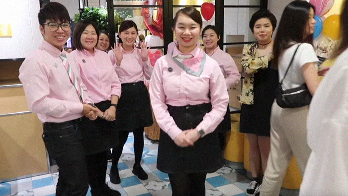 McDonald's In Hong Kong Offers Wedding Parties For Less Than $400 And This Couple Tried It Out McDonald's In Hong Kong Offers Wedding Parties For Less Than $400 And This Couple Tried It Out