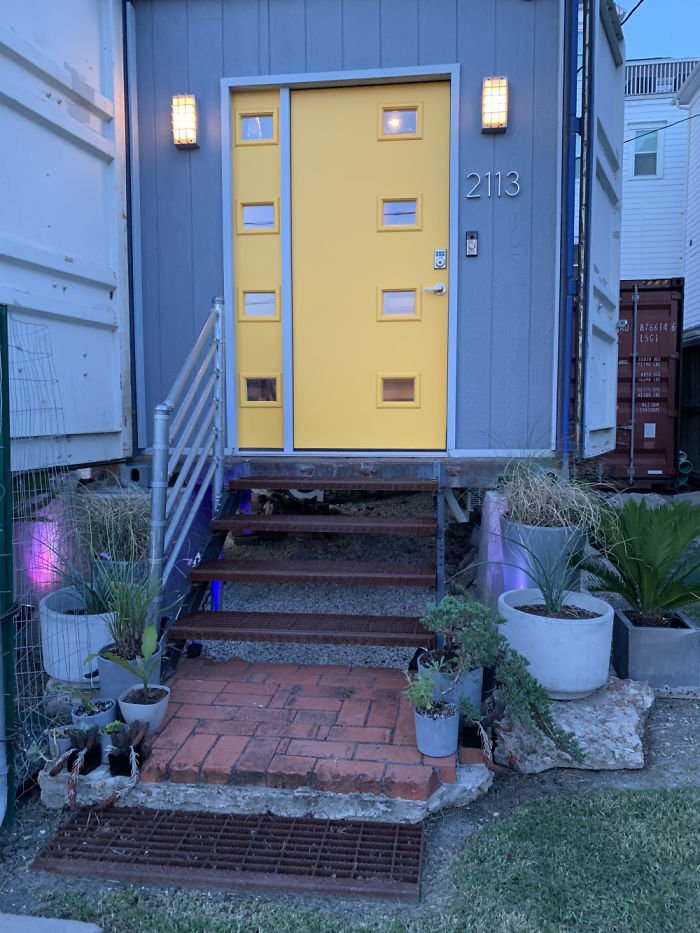 Man Uses 11 Shipping Containers To Build His 2,500 Square Foot Dream House, And The Inside Looks Amazing Man Uses 11 Shipping Containers To Build His 2,500 Square Foot Dream House, And The Inside Looks Amazing