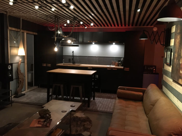 Man Uses 11 Shipping Containers To Build His 2,500 Square Foot Dream House, And The Inside Looks Amazing