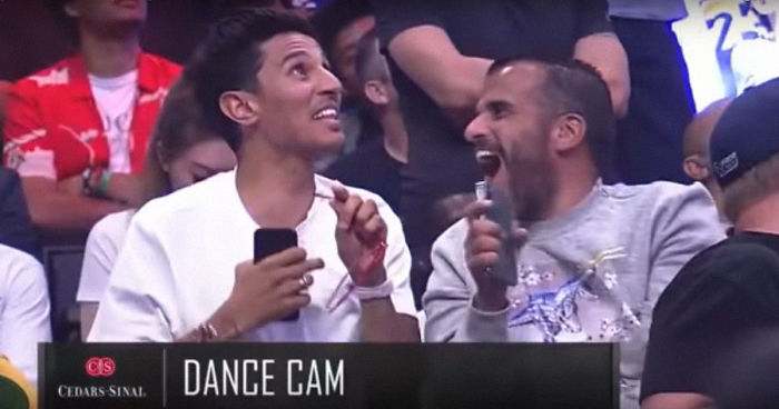 Camera Man Panics When A Genius Kid Shows A Pro-Hong Kong Message On NBA Dance Cam