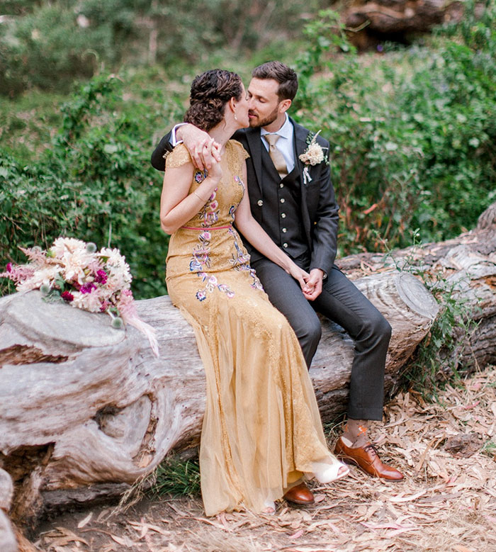 This Gang Of Racoons Crashes A Wedding Photoshoot And It's Both Cute And Hilarious This Gang Of Racoons Crashes A Wedding Photoshoot And It's Both Cute And Hilarious