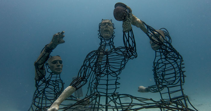 I Spent 1 Year Creating A Sculpture That Works With Electrical Current Which Helps Corals Grow 3-5 Times Faster (13 Pics)
