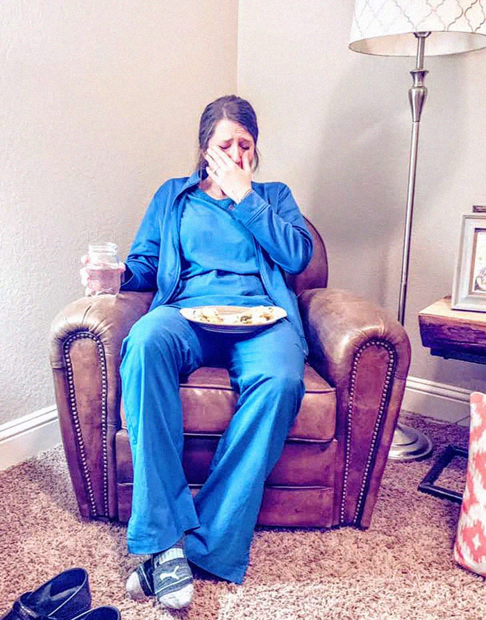 'She's Gonna Kill Me For This Pic': Sister Reveals The Gritty Details Of Her Twin’s Life As A Nurse 'She's Gonna Kill Me For This Pic': Sister Reveals The Gritty Details Of Her Twin’s Life As A Nurse