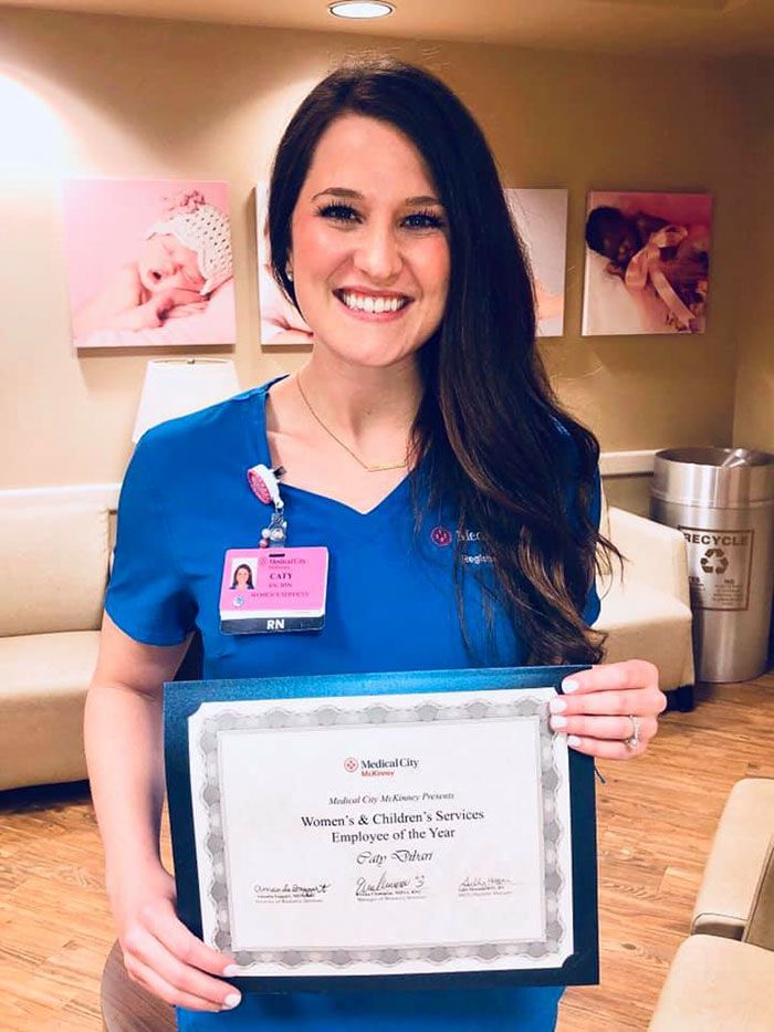 'She's Gonna Kill Me For This Pic': Sister Reveals The Gritty Details Of Her Twin’s Life As A Nurse 'She's Gonna Kill Me For This Pic': Sister Reveals The Gritty Details Of Her Twin’s Life As A Nurse