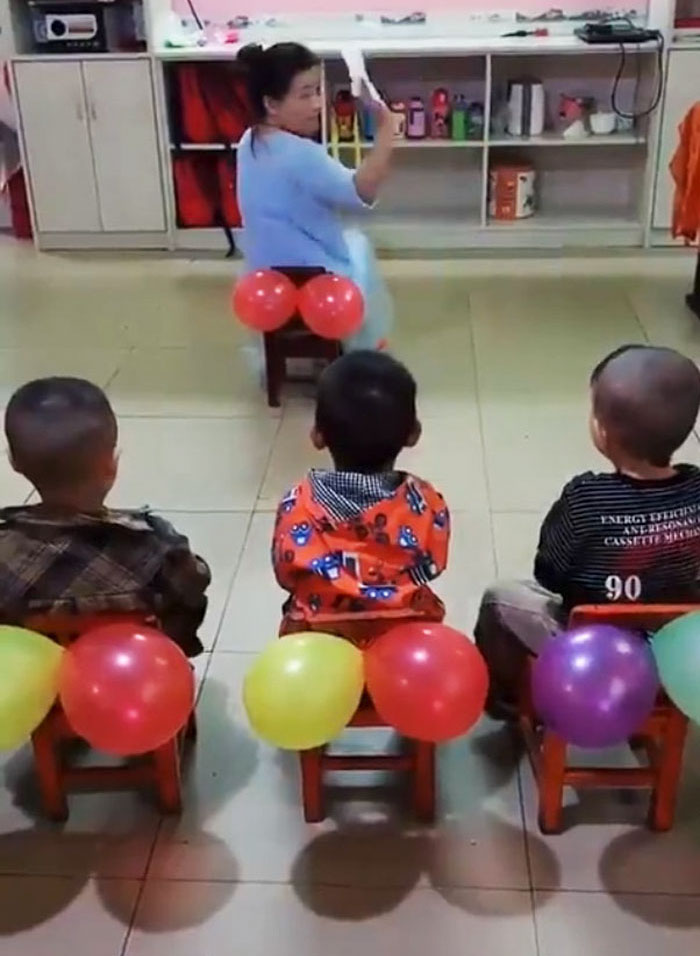 Teacher Shows Kids How To Correctly Wipe Their Butts And People Are Saying It's What Every School Should Teach Teacher Shows Kids How To Correctly Wipe Their Butts And People Are Saying It's What Every School Should Teach