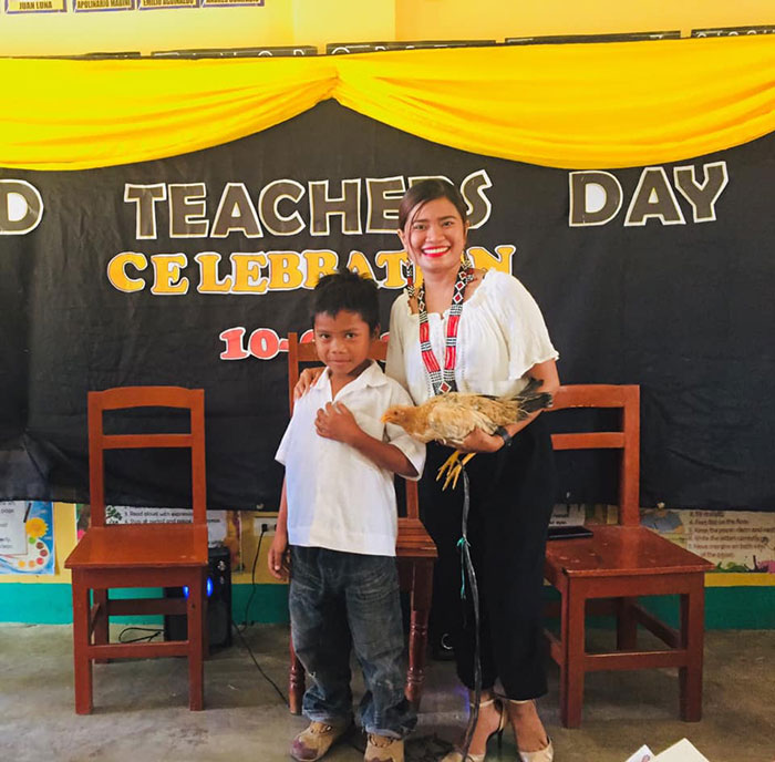 This Kid Surprises His Teacher By Gifting Her An Actual Chicken For Teacher Day This Kid Surprises His Teacher By Gifting Her An Actual Chicken For Teacher Day