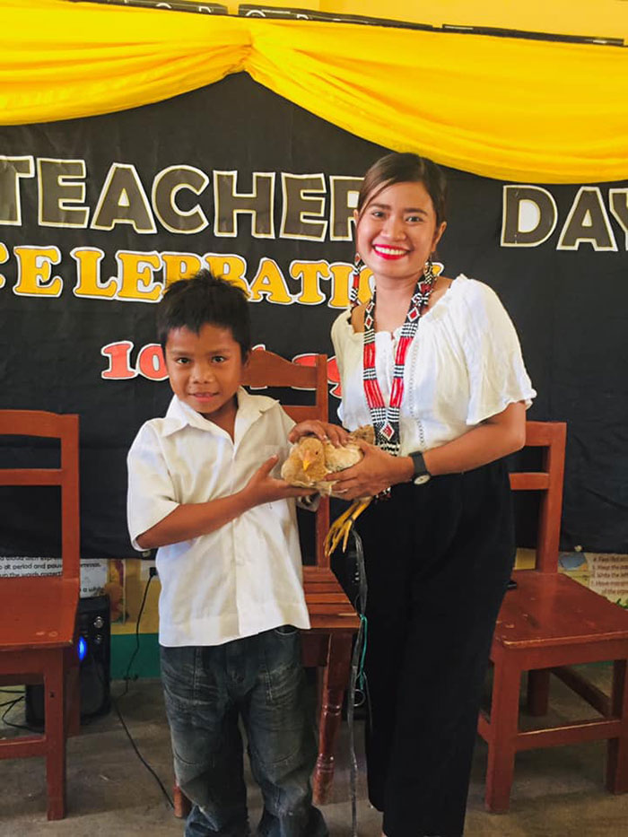 This Kid Surprises His Teacher By Gifting Her An Actual Chicken For Teacher Day This Kid Surprises His Teacher By Gifting Her An Actual Chicken For Teacher Day