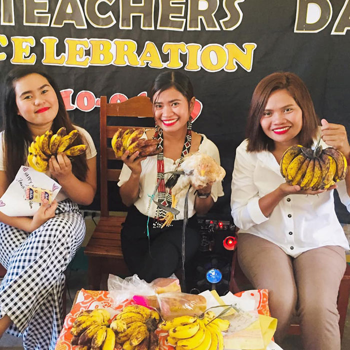 This Kid Surprises His Teacher By Gifting Her An Actual Chicken For Teacher Day This Kid Surprises His Teacher By Gifting Her An Actual Chicken For Teacher Day