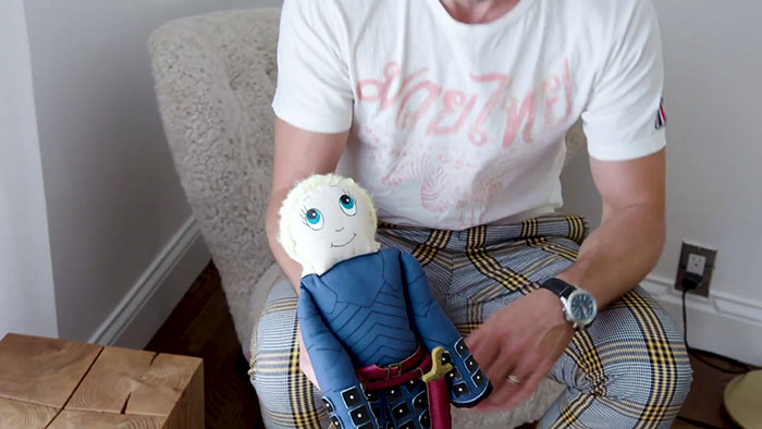 'Jaime Lannister' Has A Lovely Doll Of Brienne Of Tarth At Home, And It's As Sweet As It Sounds