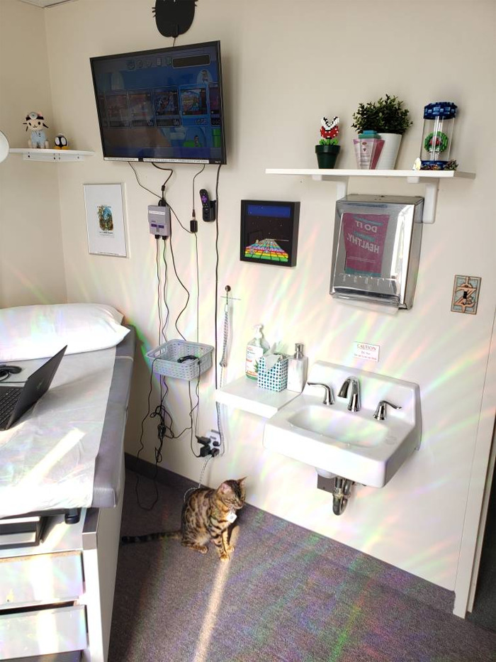 People Said We'd Fail, But My Family Clinic With Video Games And Therapy Cats Is Full Only 6 Months After Opening People Said We'd Fail, But My Family Clinic With Video Games And Therapy Cats Is Full Only 6 Months After Opening