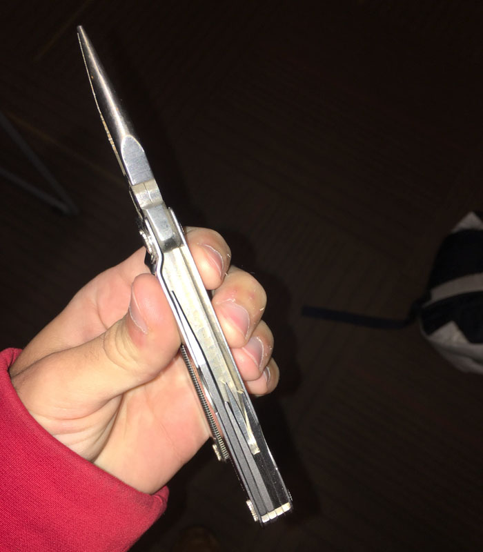 Guy Tries Selling His Grandfather's Tools To Pay For Mom's Cancer Treatment, People Don't Let Him Guy Tries Selling His Grandfather's Tools To Pay For Mom's Cancer Treatment, People Don't Let Him